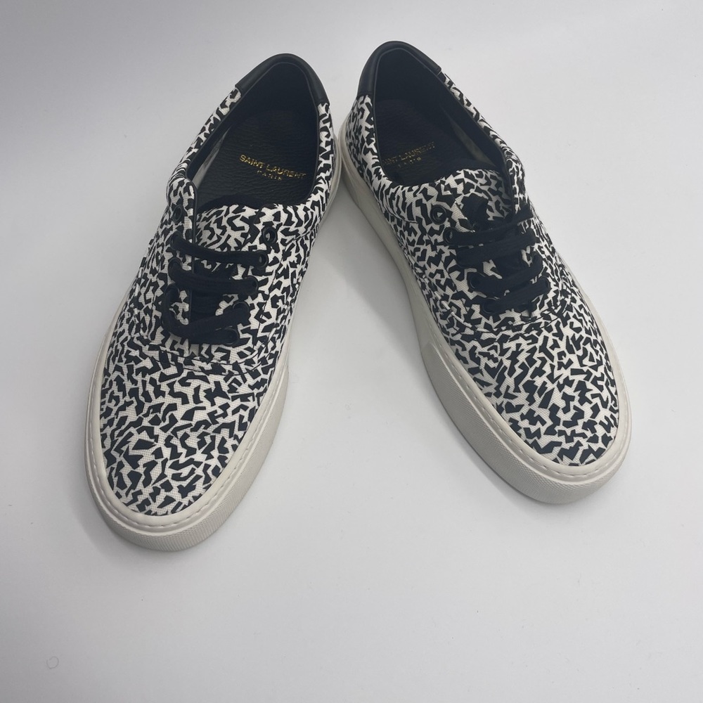 Excellent Saint Laurent canvas sneaker size 9